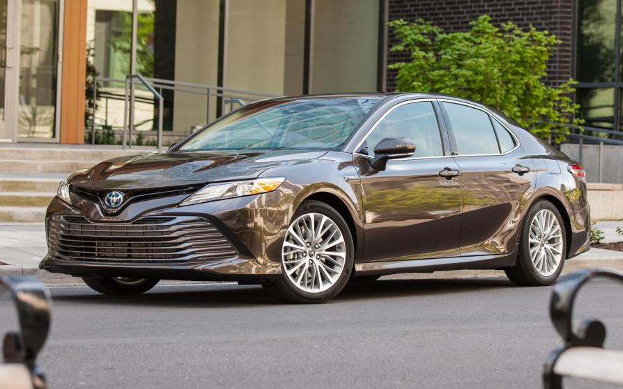 Toyota Camry Hybrid XLE (NA) '2017